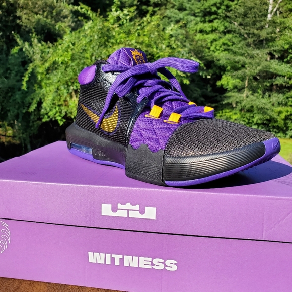 Brand New! Mens Nike Lebron Witness VIII Sneakers! main image 4